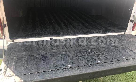 Acheter Occasion Voiture Toyota Hilux Blanc à Beitbridge, Matabeleland South Acheter Occasion Voiture Toyota Hilux Blanc à Beitbridge, Matabeleland South