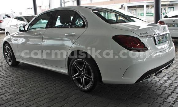 Acheter Occasion Voiture Mercedes‒Benz C–Class Blanc à Beitbridge, Matabeleland South Acheter Occasion Voiture Mercedes‒Benz C–Class Blanc à Beitbridge, Matabeleland South