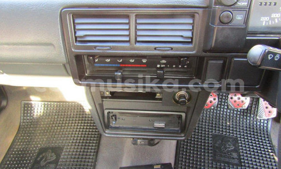 Tenga Tsaru Mazda 323 Tsvuku Mota in Beitbridge in Matabeleland South Tenga Tsaru Mazda 323 Tsvuku Mota in Beitbridge in Matabeleland South