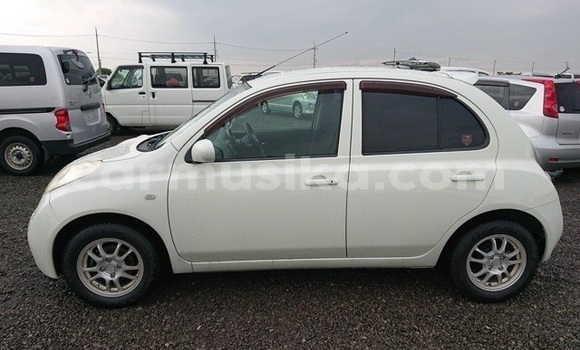 Acheter Occasion Voiture Nissan March Blanc à Beitbridge, Matabeleland South Acheter Occasion Voiture Nissan March Blanc à Beitbridge, Matabeleland South