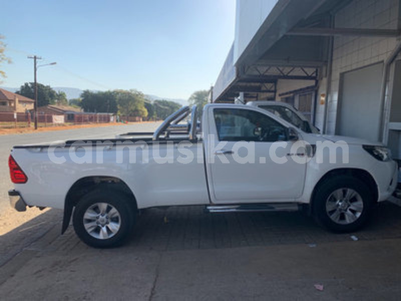 Big with watermark toyota hilux matabeleland south beitbridge 9409