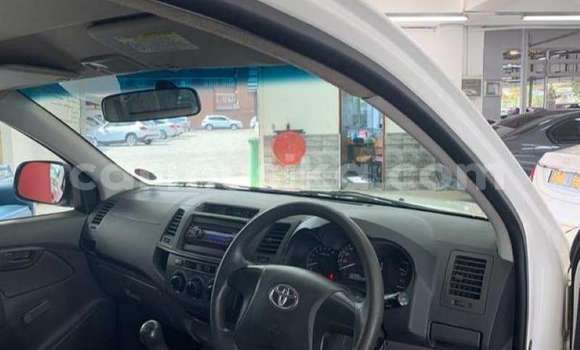 Nunua Ilio tumika Toyota Hilux Nyeupe Gari ndani ya Bulawayo nchini Bulawayo Nunua Ilio tumika Toyota Hilux Nyeupe Gari ndani ya Bulawayo nchini Bulawayo