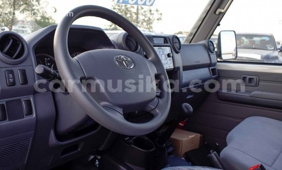 Tenga Imported Toyota Land Cruiser Chena Mota in Import - Dubai in Harare Tenga Imported Toyota Land Cruiser Chena Mota in Import - Dubai in Harare