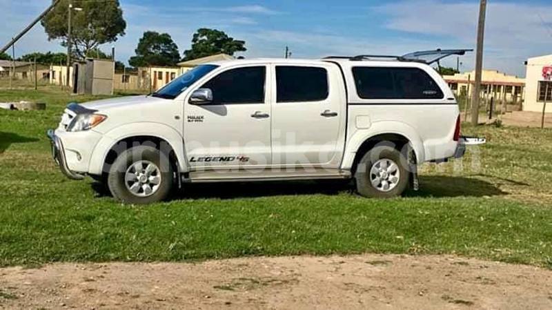 Big with watermark toyota hilux matabeleland south beitbridge 9442