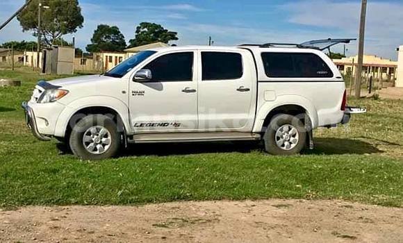 Buy Used Toyota Hilux White Car in Beitbridge in Matabeleland South Buy Used Toyota Hilux White Car in Beitbridge in Matabeleland South