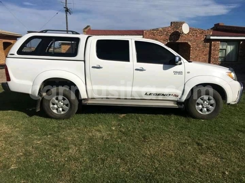 Big with watermark toyota hilux matabeleland south beitbridge 9442