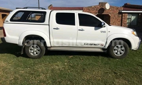 Buy Used Toyota Hilux White Car in Beitbridge in Matabeleland South Buy Used Toyota Hilux White Car in Beitbridge in Matabeleland South