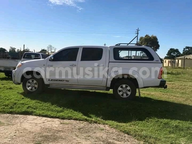 Big with watermark toyota hilux matabeleland south beitbridge 9442