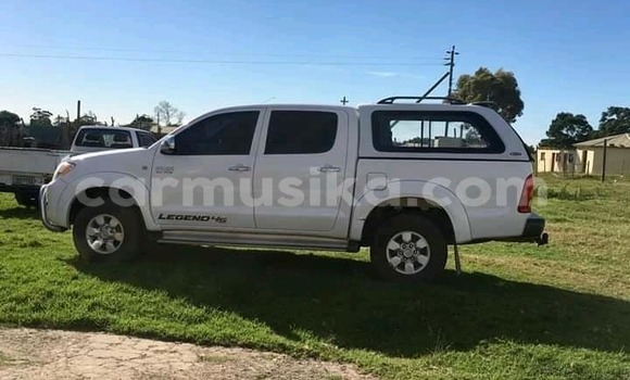 Buy Used Toyota Hilux White Car in Beitbridge in Matabeleland South Buy Used Toyota Hilux White Car in Beitbridge in Matabeleland South