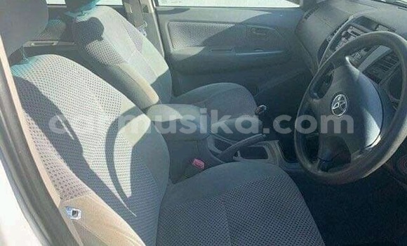 Buy Used Toyota Hilux White Car in Beitbridge in Matabeleland South Buy Used Toyota Hilux White Car in Beitbridge in Matabeleland South