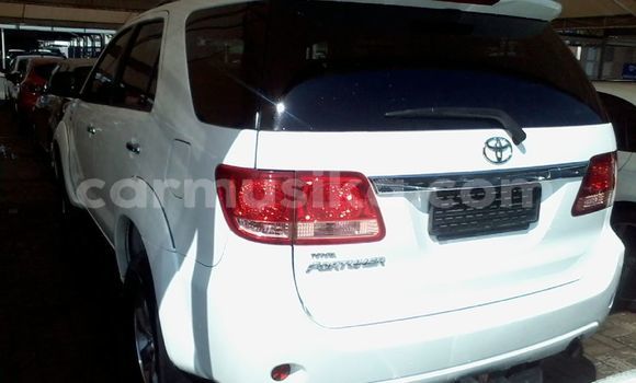 Acheter Occasion Voiture Toyota Fortuner Blanc à Beitbridge, Matabeleland South Acheter Occasion Voiture Toyota Fortuner Blanc à Beitbridge, Matabeleland South