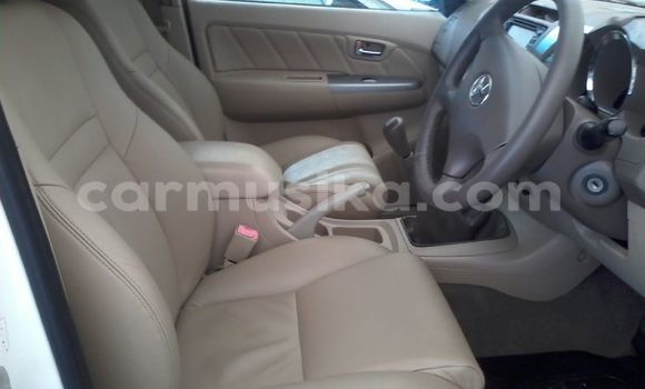 Acheter Occasion Voiture Toyota Fortuner Blanc à Beitbridge, Matabeleland South Acheter Occasion Voiture Toyota Fortuner Blanc à Beitbridge, Matabeleland South