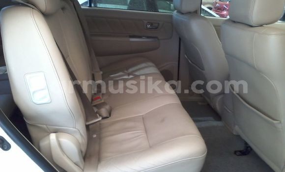 Acheter Occasion Voiture Toyota Fortuner Blanc à Beitbridge, Matabeleland South Acheter Occasion Voiture Toyota Fortuner Blanc à Beitbridge, Matabeleland South