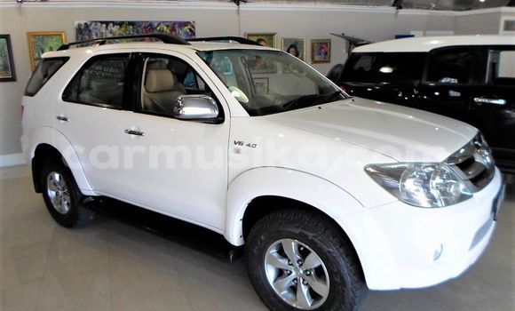 Acheter Occasion Voiture Toyota Fortuner Blanc à Beitbridge, Matabeleland South Acheter Occasion Voiture Toyota Fortuner Blanc à Beitbridge, Matabeleland South