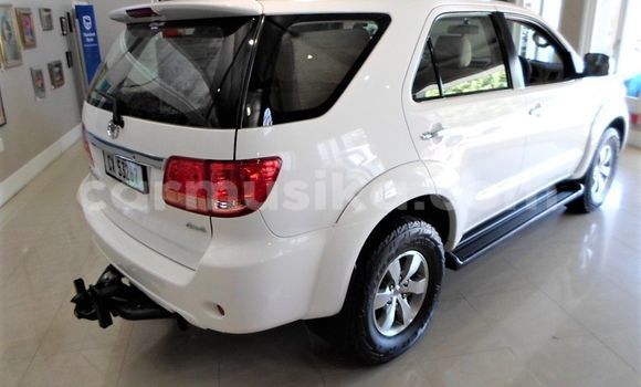 Acheter Occasion Voiture Toyota Fortuner Blanc à Beitbridge, Matabeleland South Acheter Occasion Voiture Toyota Fortuner Blanc à Beitbridge, Matabeleland South