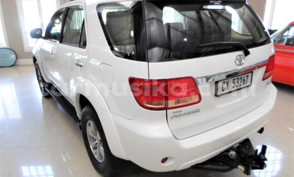 Acheter Occasion Voiture Toyota Fortuner Blanc à Beitbridge, Matabeleland South Acheter Occasion Voiture Toyota Fortuner Blanc à Beitbridge, Matabeleland South