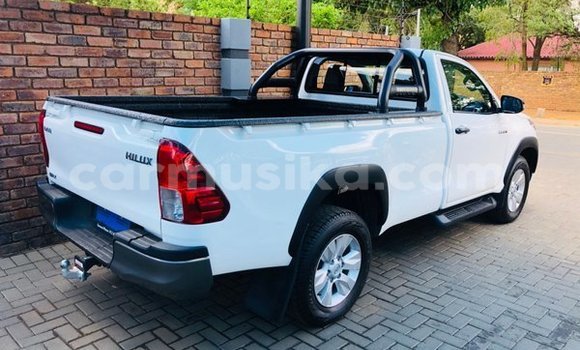 Tenga Tsaru Toyota Hilux Chena Mota in Beitbridge in Matabeleland South Tenga Tsaru Toyota Hilux Chena Mota in Beitbridge in Matabeleland South