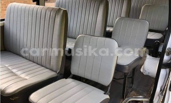 Acheter Occasion Voiture Toyota Hiace Blanc à Beitbridge, Matabeleland South Acheter Occasion Voiture Toyota Hiace Blanc à Beitbridge, Matabeleland South