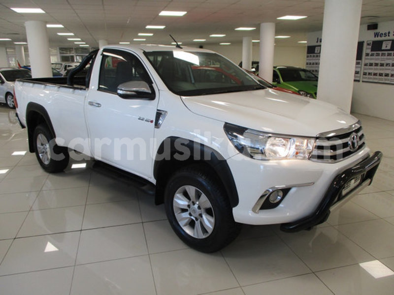 Big with watermark toyota hilux matabeleland south beitbridge 9451