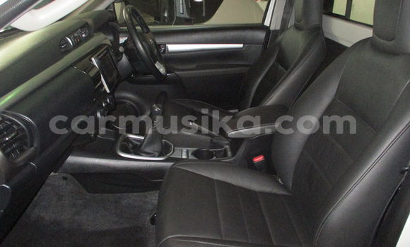 Acheter Occasion Voiture Toyota Hilux Blanc à Beitbridge, Matabeleland South Acheter Occasion Voiture Toyota Hilux Blanc à Beitbridge, Matabeleland South