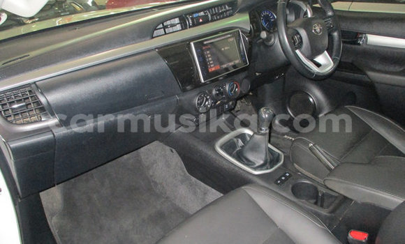 Acheter Occasion Voiture Toyota Hilux Blanc à Beitbridge, Matabeleland South Acheter Occasion Voiture Toyota Hilux Blanc à Beitbridge, Matabeleland South