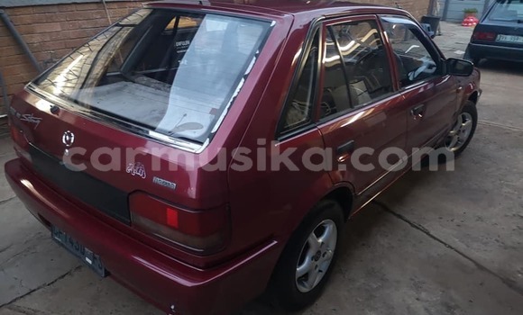 Acheter Occasion Voiture Mazda 323 Rouge à Beitbridge, Matabeleland South Acheter Occasion Voiture Mazda 323 Rouge à Beitbridge, Matabeleland South