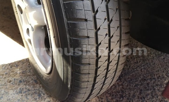 Acheter Occasion Voiture Mazda 323 Rouge à Beitbridge, Matabeleland South Acheter Occasion Voiture Mazda 323 Rouge à Beitbridge, Matabeleland South