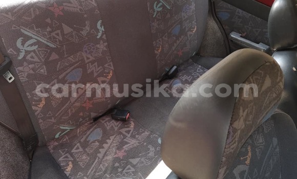 Acheter Occasion Voiture Mazda 323 Rouge à Beitbridge, Matabeleland South Acheter Occasion Voiture Mazda 323 Rouge à Beitbridge, Matabeleland South