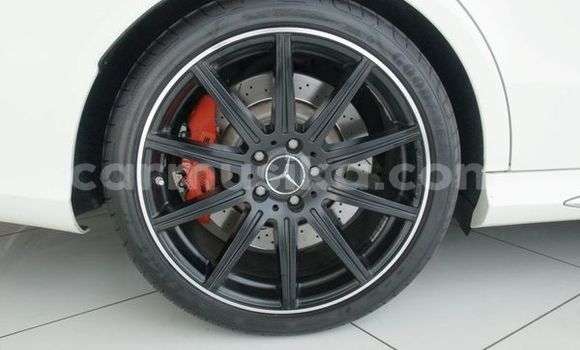 Tenga Tsaru Mercedes‒Benz E–Class Chena Mota in Beitbridge in Matabeleland South Tenga Tsaru Mercedes‒Benz E–Class Chena Mota in Beitbridge in Matabeleland South