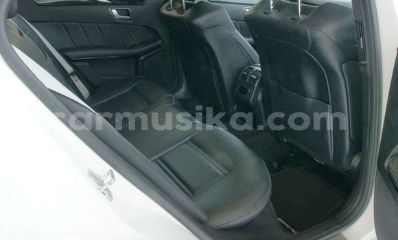 Tenga Tsaru Mercedes‒Benz E–Class Chena Mota in Beitbridge in Matabeleland South Tenga Tsaru Mercedes‒Benz E–Class Chena Mota in Beitbridge in Matabeleland South