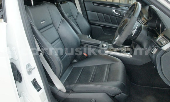 Tenga Tsaru Mercedes‒Benz E–Class Chena Mota in Beitbridge in Matabeleland South Tenga Tsaru Mercedes‒Benz E–Class Chena Mota in Beitbridge in Matabeleland South