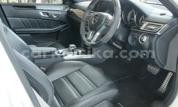 Tenga Tsaru Mercedes‒Benz E–Class Chena Mota in Beitbridge in Matabeleland South Tenga Tsaru Mercedes‒Benz E–Class Chena Mota in Beitbridge in Matabeleland South