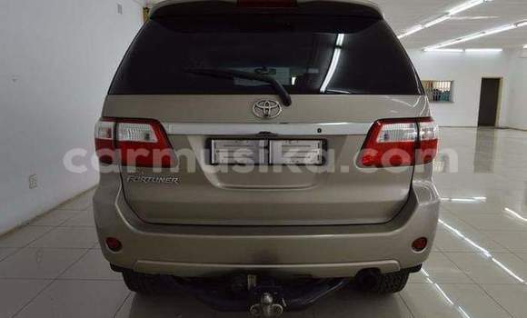 Tenga Tsaru Toyota Fortuner Sirivha Mota in Beitbridge in Matabeleland South Tenga Tsaru Toyota Fortuner Sirivha Mota in Beitbridge in Matabeleland South