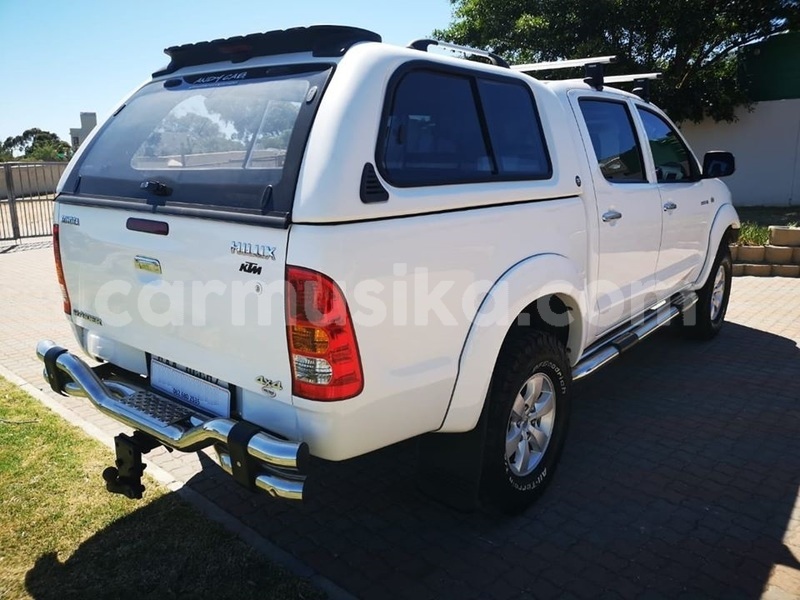 Big with watermark toyota hilux matabeleland south beitbridge 9475