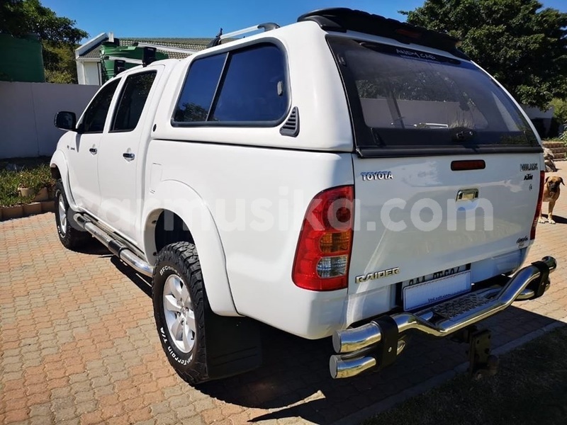 Big with watermark toyota hilux matabeleland south beitbridge 9475