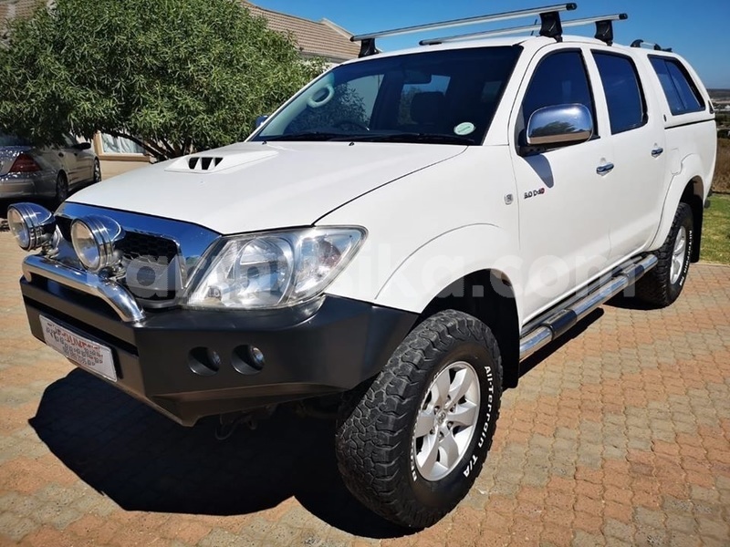 Big with watermark toyota hilux matabeleland south beitbridge 9475