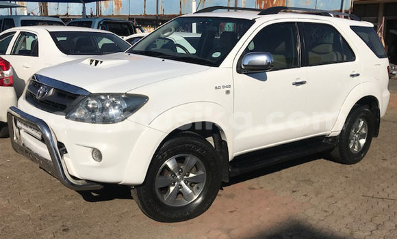 Buy Used Toyota Fortuner Silver Car in Beitbridge in Matabeleland South Buy Used Toyota Fortuner Silver Car in Beitbridge in Matabeleland South