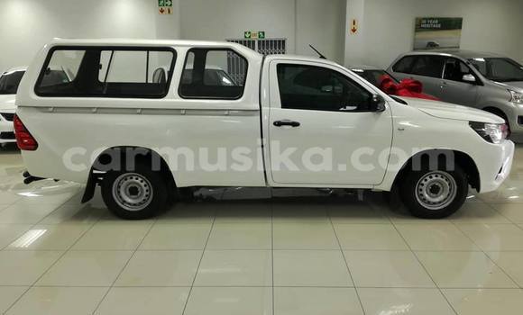 Buy Used Toyota Hilux White Car in Beitbridge in Matabeleland South Buy Used Toyota Hilux White Car in Beitbridge in Matabeleland South