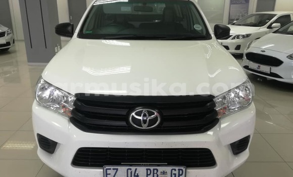 Buy Used Toyota Hilux White Car in Beitbridge in Matabeleland South Buy Used Toyota Hilux White Car in Beitbridge in Matabeleland South