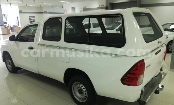 Buy Used Toyota Hilux White Car in Beitbridge in Matabeleland South Buy Used Toyota Hilux White Car in Beitbridge in Matabeleland South