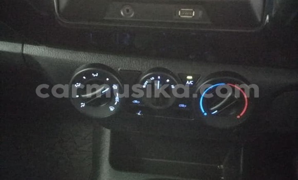 Buy Used Toyota Hilux White Car in Beitbridge in Matabeleland South Buy Used Toyota Hilux White Car in Beitbridge in Matabeleland South