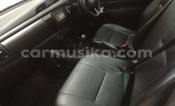 Buy Used Toyota Hilux White Car in Beitbridge in Matabeleland South Buy Used Toyota Hilux White Car in Beitbridge in Matabeleland South