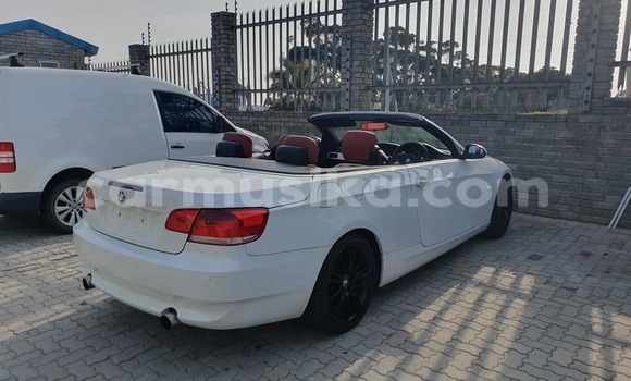 Acheter Occasion Voiture BMW 3–Series Blanc à Beitbridge, Matabeleland South Acheter Occasion Voiture BMW 3–Series Blanc à Beitbridge, Matabeleland South
