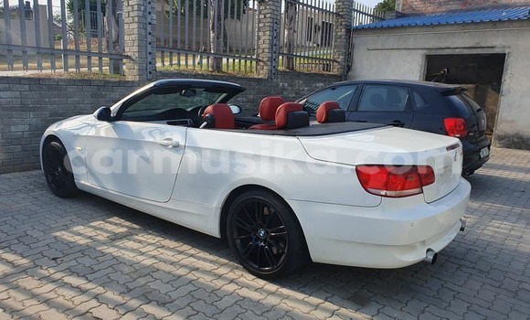 Acheter Occasion Voiture BMW 3–Series Blanc à Beitbridge, Matabeleland South Acheter Occasion Voiture BMW 3–Series Blanc à Beitbridge, Matabeleland South