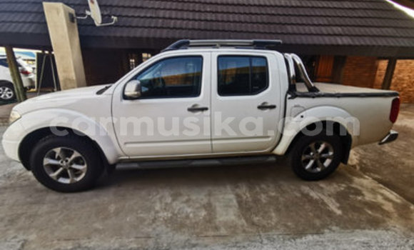 Nunua Ilio tumika Nissan Navara Nyeupe Gari ndani ya Bulawayo nchini Bulawayo Nunua Ilio tumika Nissan Navara Nyeupe Gari ndani ya Bulawayo nchini Bulawayo