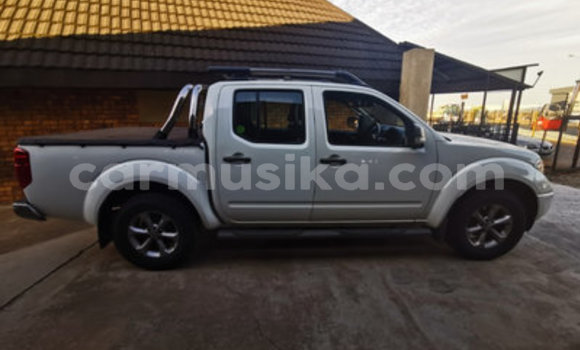 Nunua Ilio tumika Nissan Navara Nyeupe Gari ndani ya Bulawayo nchini Bulawayo Nunua Ilio tumika Nissan Navara Nyeupe Gari ndani ya Bulawayo nchini Bulawayo