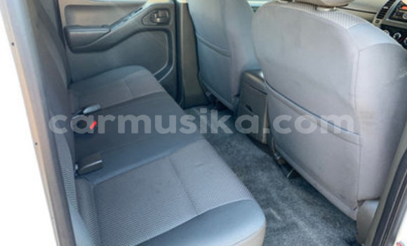 Nunua Ilio tumika Nissan Navara Nyeupe Gari ndani ya Bulawayo nchini Bulawayo Nunua Ilio tumika Nissan Navara Nyeupe Gari ndani ya Bulawayo nchini Bulawayo