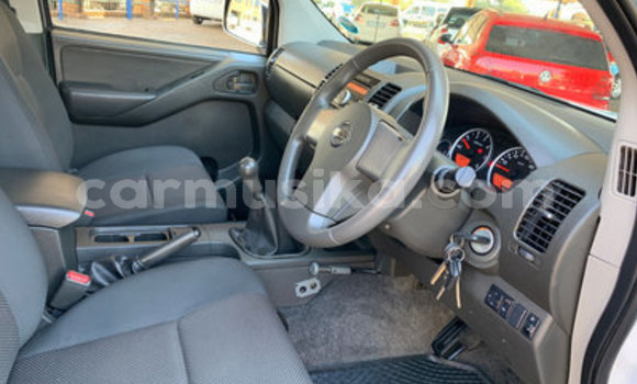 Nunua Ilio tumika Nissan Navara Nyeupe Gari ndani ya Bulawayo nchini Bulawayo Nunua Ilio tumika Nissan Navara Nyeupe Gari ndani ya Bulawayo nchini Bulawayo