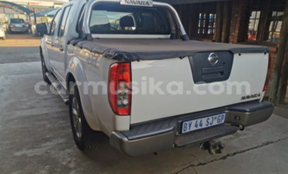 Nunua Ilio tumika Nissan Navara Nyeupe Gari ndani ya Bulawayo nchini Bulawayo Nunua Ilio tumika Nissan Navara Nyeupe Gari ndani ya Bulawayo nchini Bulawayo