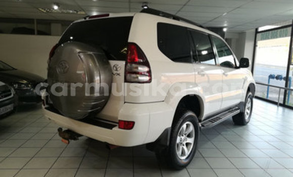 Tenga Tsaru Toyota Land Cruiser Prado Chena Mota in Bulawayo in Bulawayo Tenga Tsaru Toyota Land Cruiser Prado Chena Mota in Bulawayo in Bulawayo